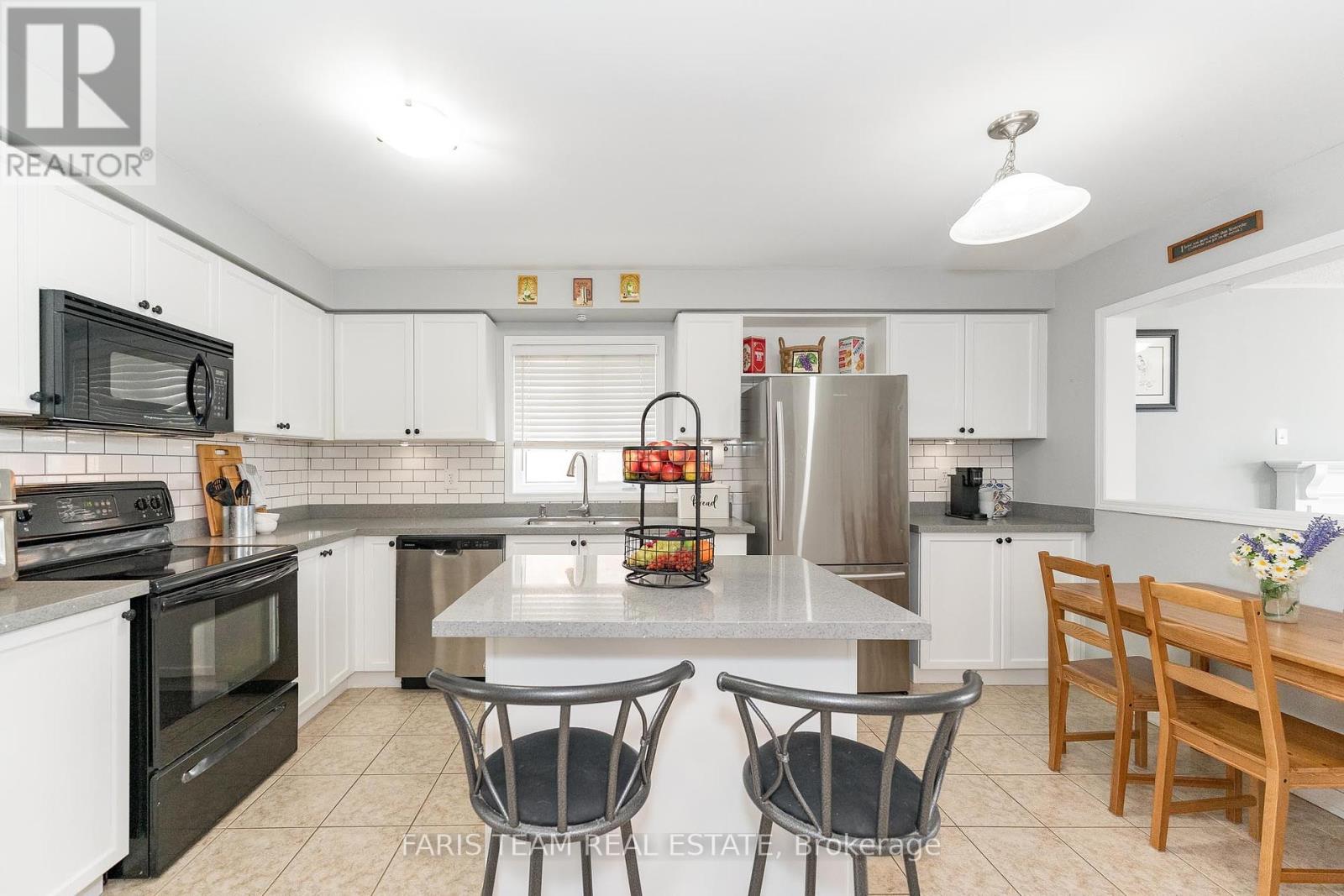 4 Callander Crescent, New Tecumseth, Ontario  L9R 0B3 - Photo 4 - N12101982