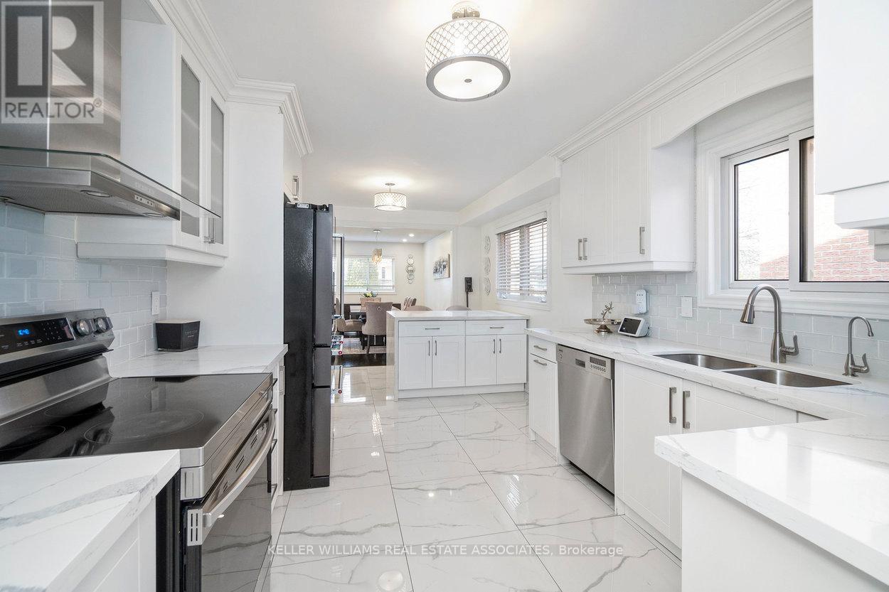 635 Huntington Ridge Drive, Mississauga, Ontario  L5R 1Z7 - Photo 18 - W12063400