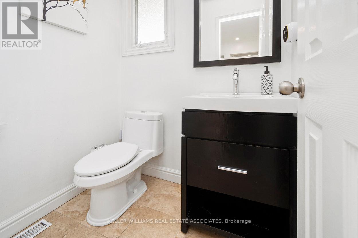 635 Huntington Ridge Drive, Mississauga, Ontario  L5R 1Z7 - Photo 10 - W12063400