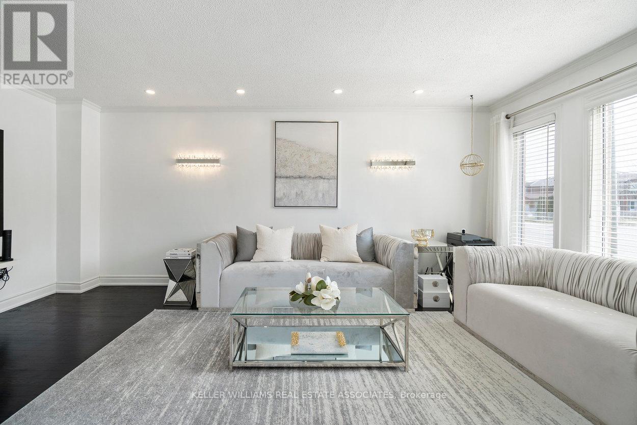 635 Huntington Ridge Drive, Mississauga, Ontario  L5R 1Z7 - Photo 6 - W12063400