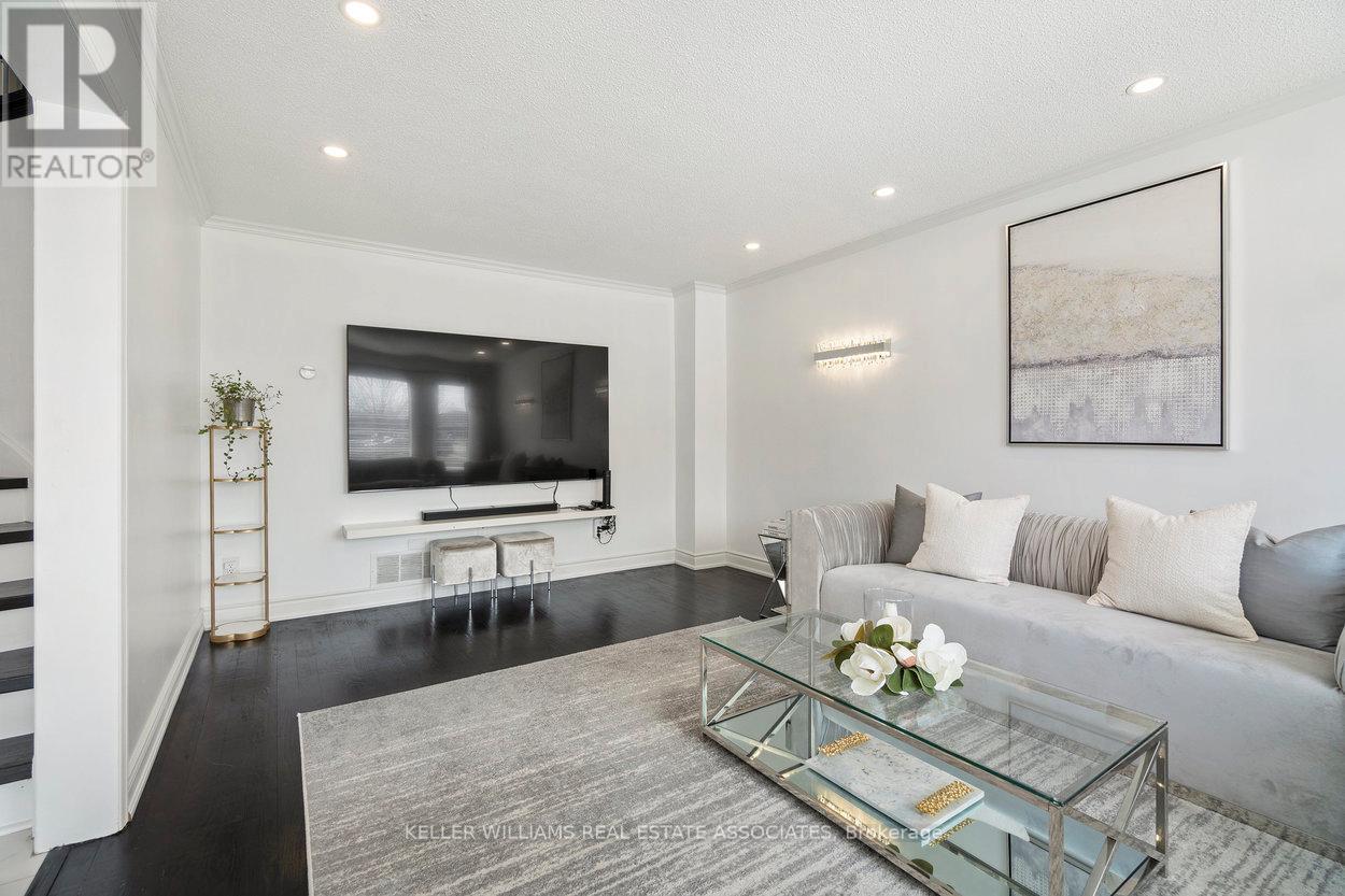 635 Huntington Ridge Drive, Mississauga, Ontario  L5R 1Z7 - Photo 7 - W12063400