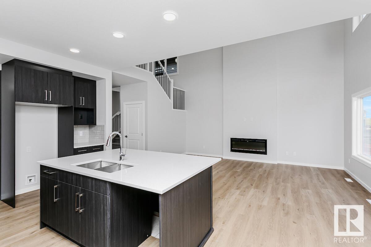 2611 65 St Sw, Edmonton, Alberta  T6X 0B7 - Photo 3 - E4431402