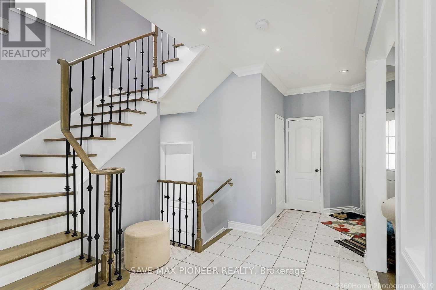 84 Antique Drive, Richmond Hill, Ontario  L4E 4G3 - Photo 5 - N12143960