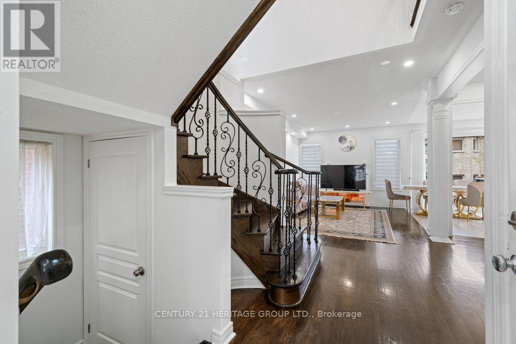158 Kingshill Road, Richmond Hill (Oak Ridges), Ontario  L4E 4V5 - Photo 5 - N12144009