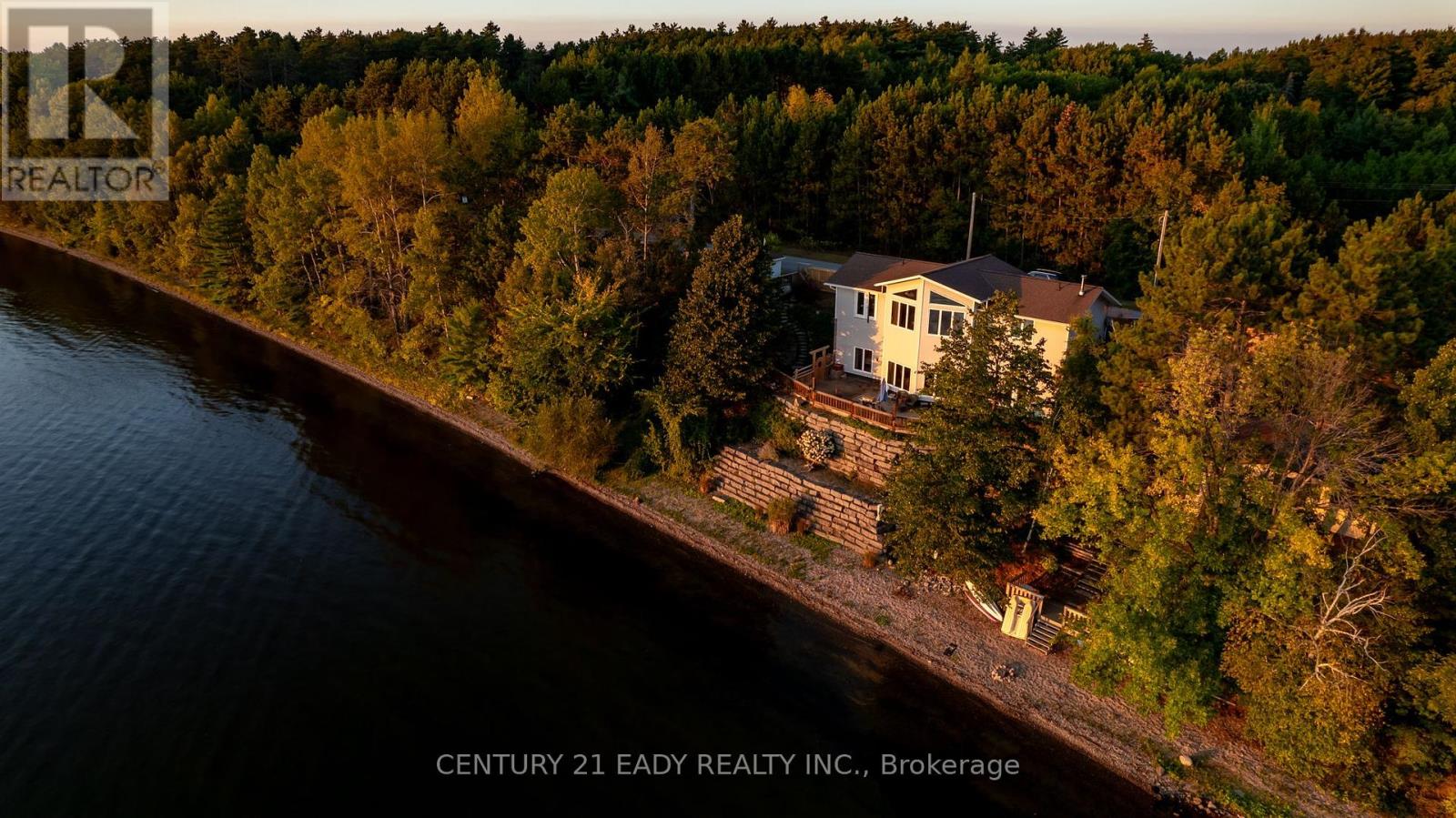 563 Island View Drive, North Algona Wilberforce, Ontario  K0J 1X0 - Photo 1 - X12144145