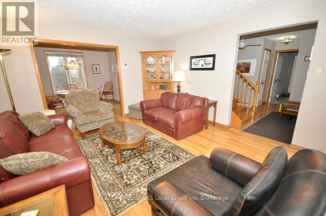Property at 45 CARRIAGE CRESCENT image 3