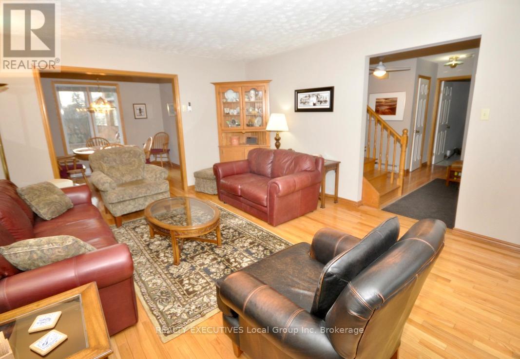 Property at 45 CARRIAGE CRESCENT image 4