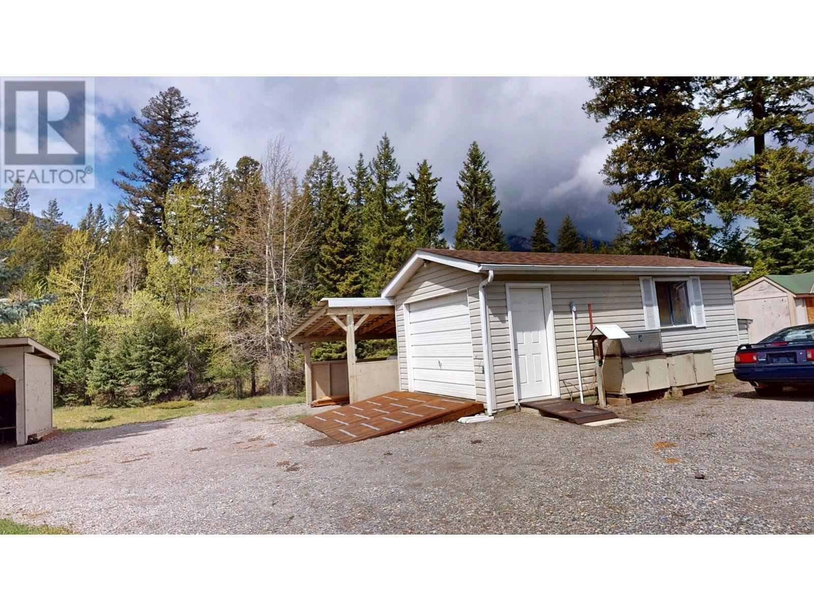 3 & 5 Cherokee Drive, Elkford, British Columbia  V0B 1H0 - Photo 61 - 10347659