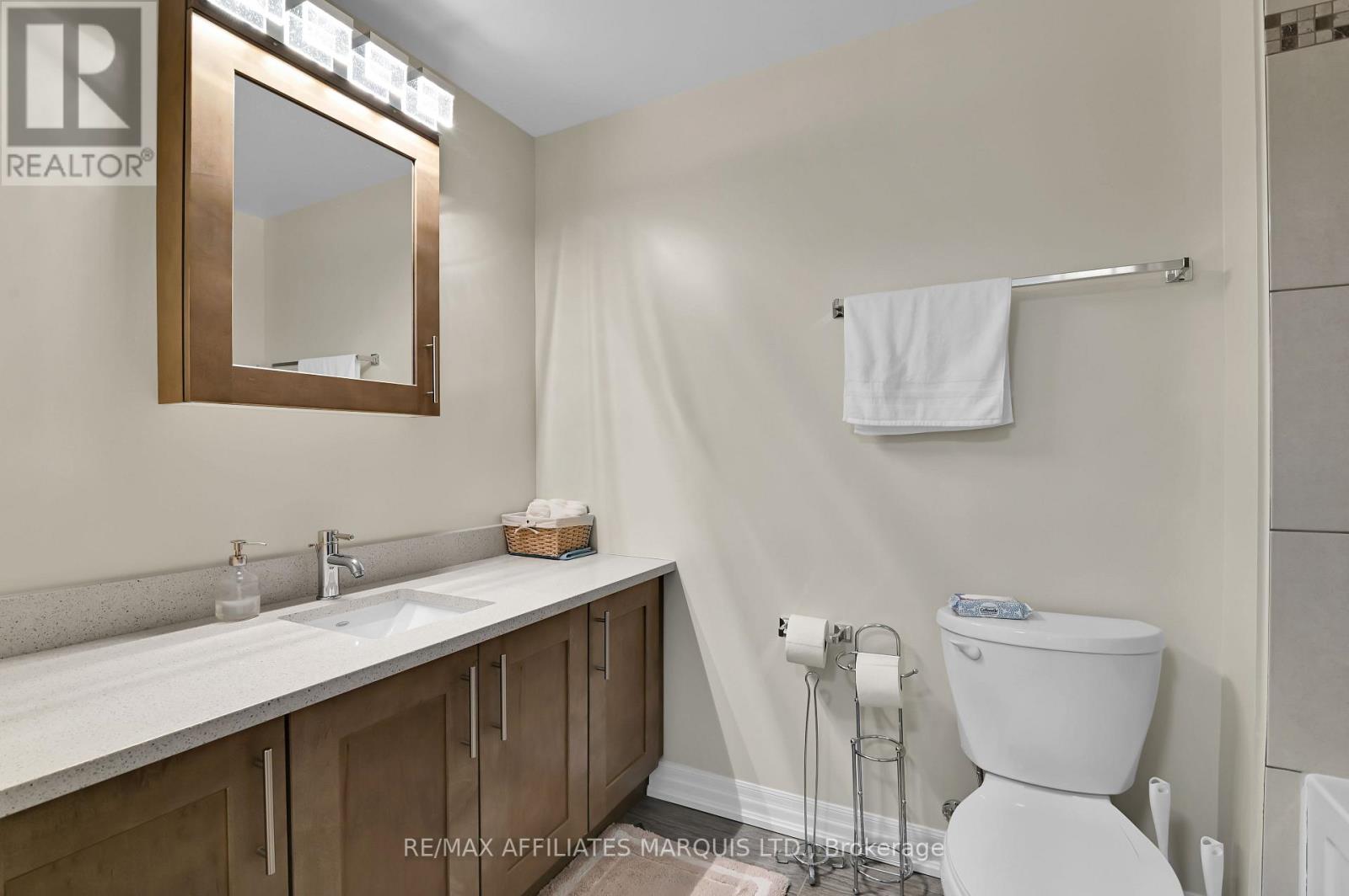 301 - 242 Rideau Street, Ottawa, Ontario  K1N 0B7 - Photo 10 - X12144054