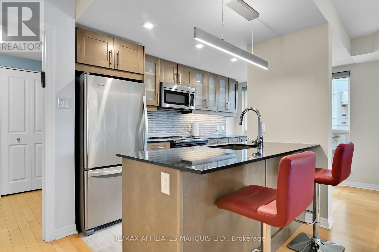 301 - 242 Rideau Street, Ottawa, Ontario  K1N 0B7 - Photo 11 - X12144054