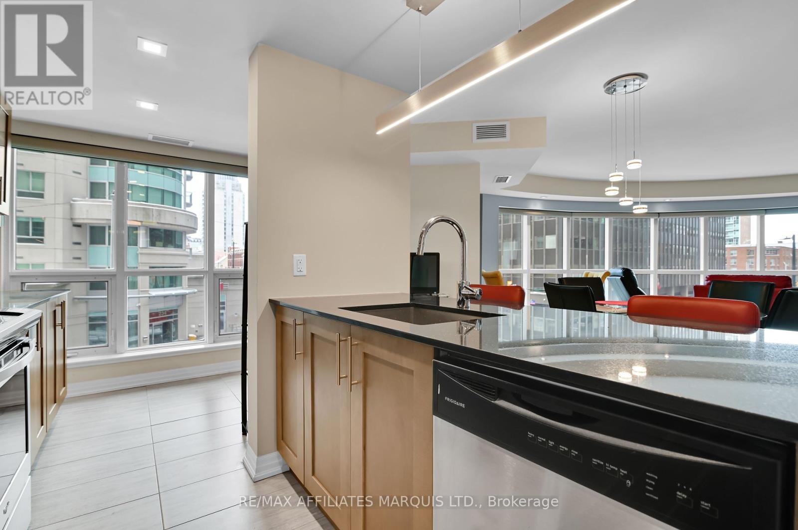 301 - 242 Rideau Street, Ottawa, Ontario  K1N 0B7 - Photo 12 - X12144054