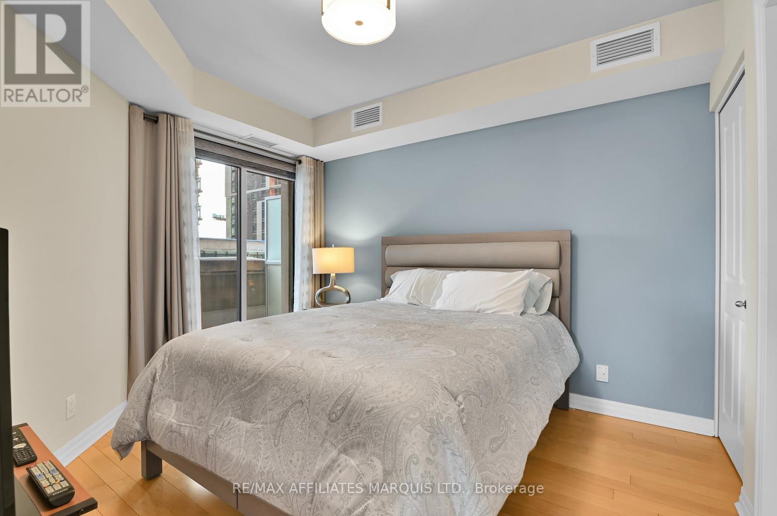 301 - 242 Rideau Street, Ottawa, Ontario  K1N 0B7 - Photo 19 - X12144054