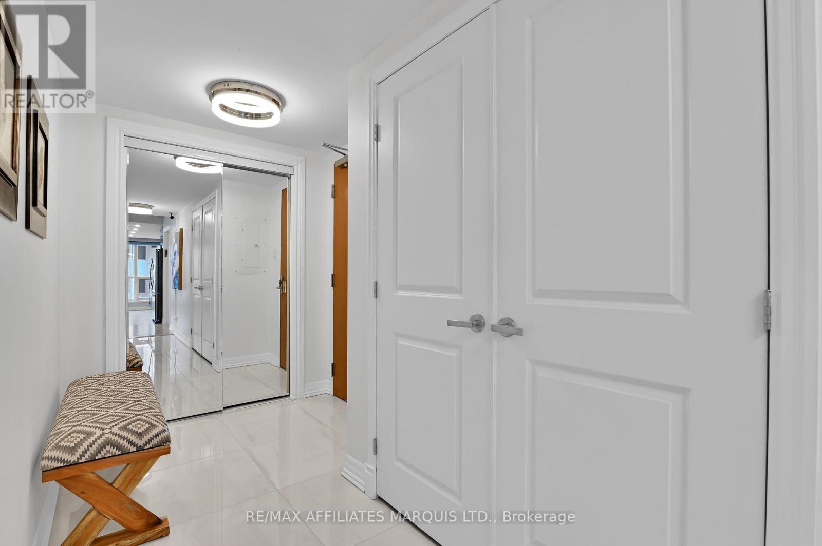 301 - 242 Rideau Street, Ottawa, Ontario  K1N 0B7 - Photo 5 - X12144054