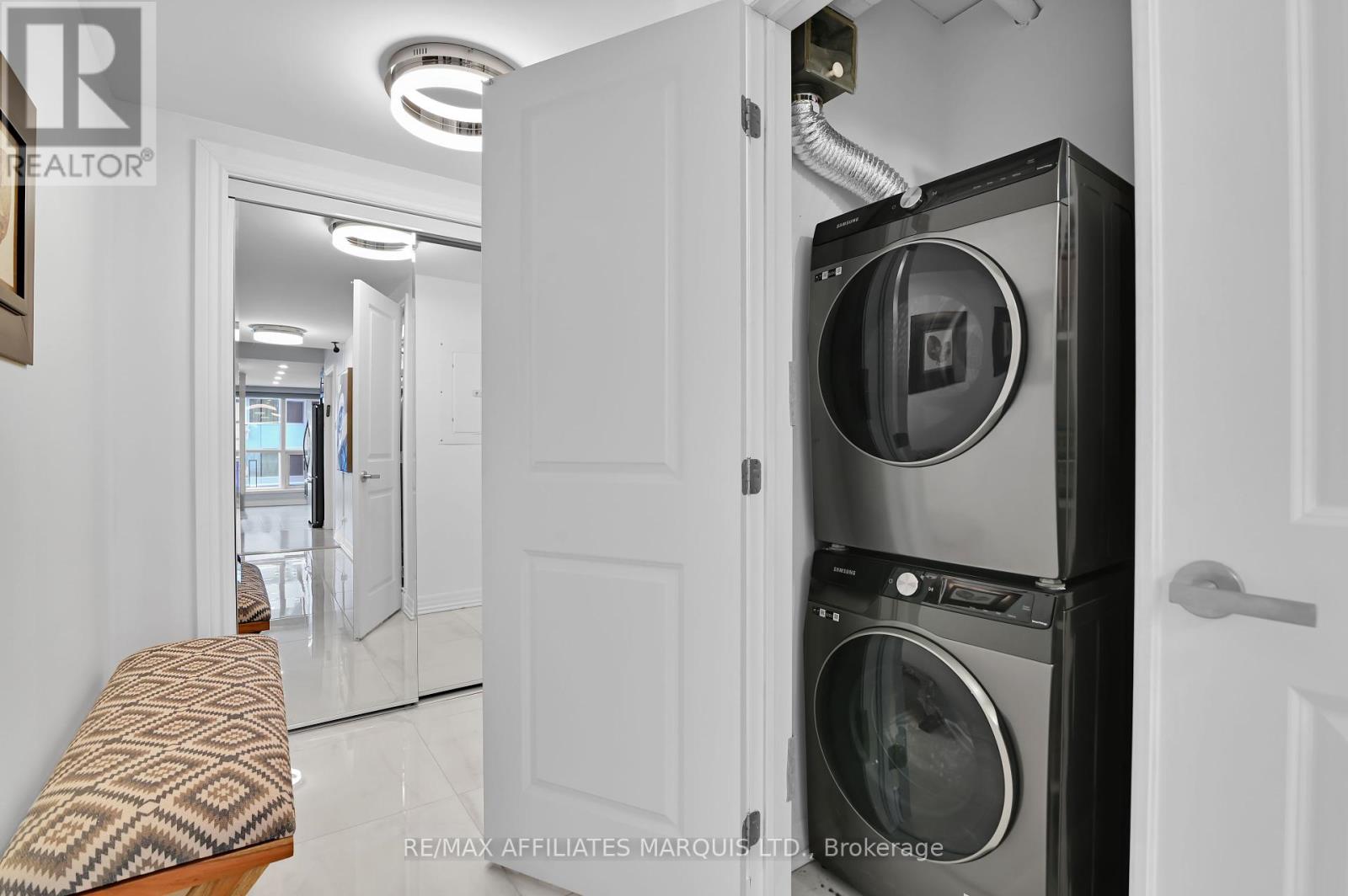 301 - 242 Rideau Street, Ottawa, Ontario  K1N 0B7 - Photo 6 - X12144054
