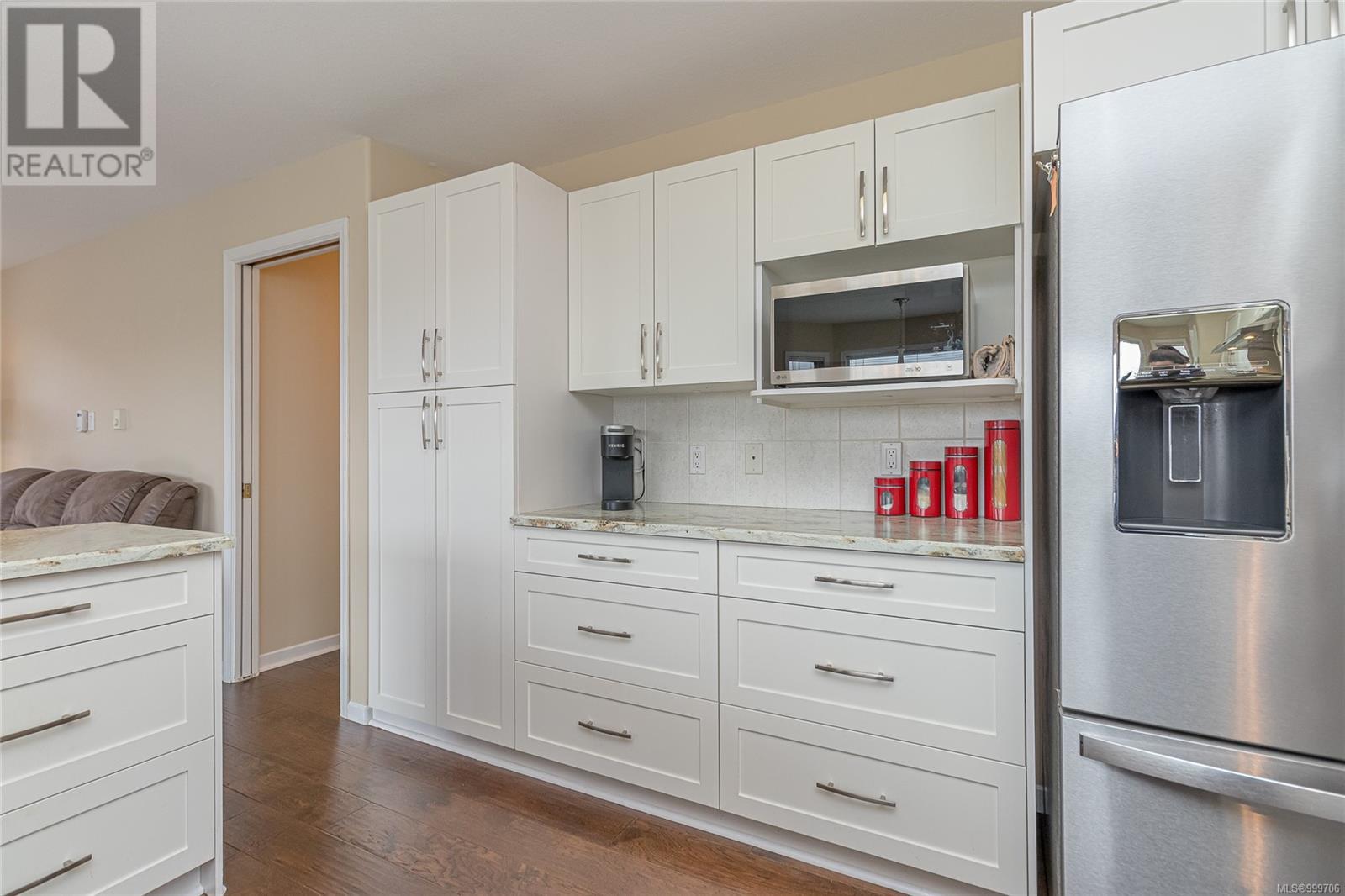 Property at 639 Eagle Tree Close image 2