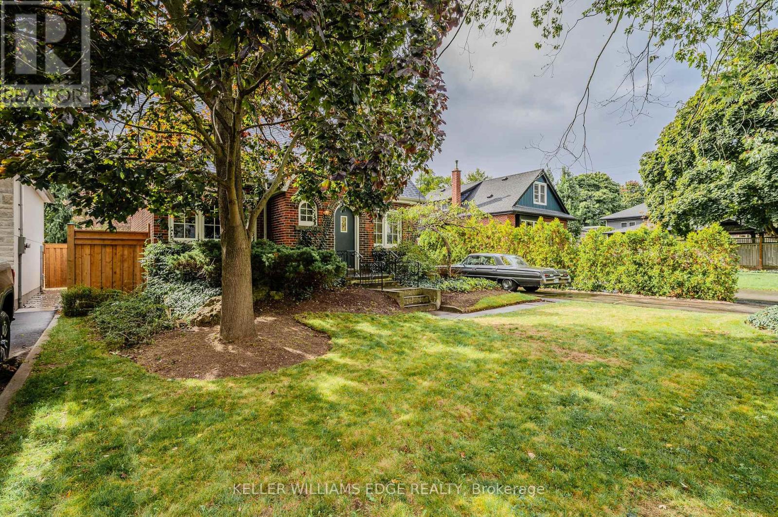 978 North Shore Boulevard W, Burlington, Ontario  L7T 1B1 - Photo 3 - W12143978