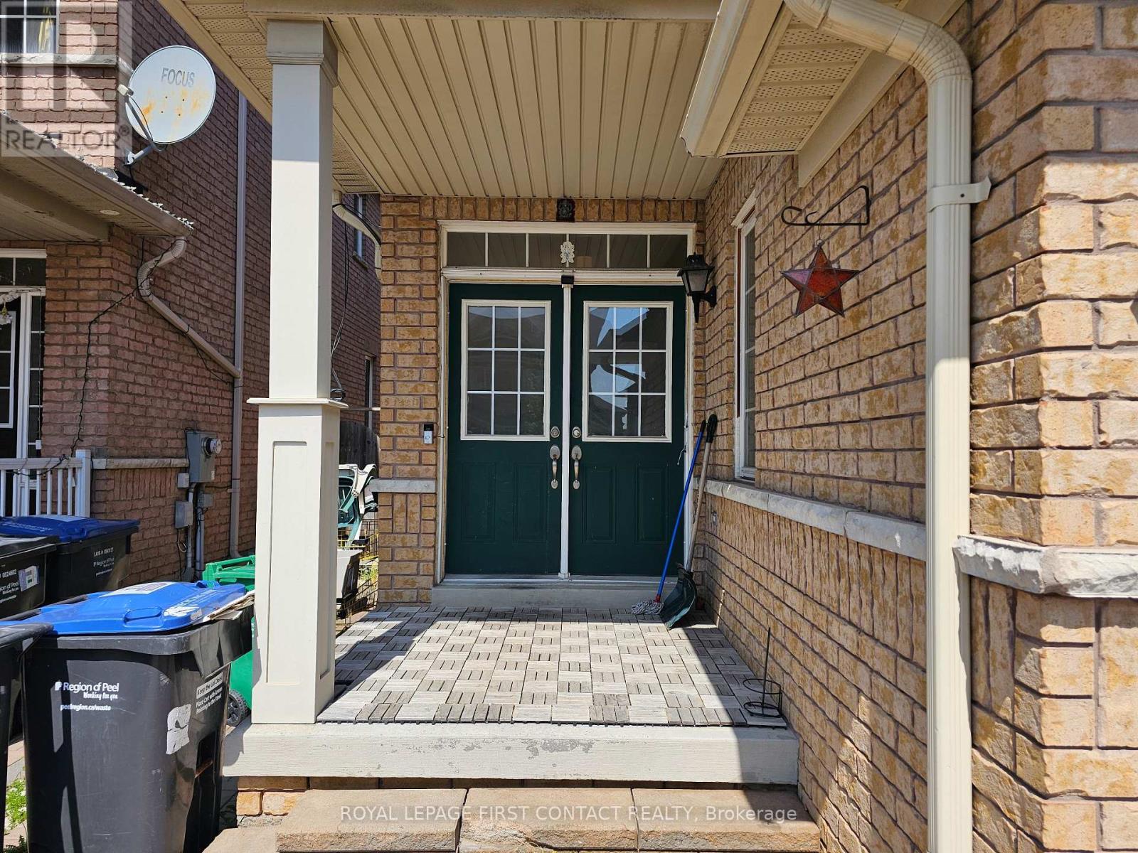4692 Centretown Way, Mississauga, Ontario  L5R 0C9 - Photo 3 - W12143991