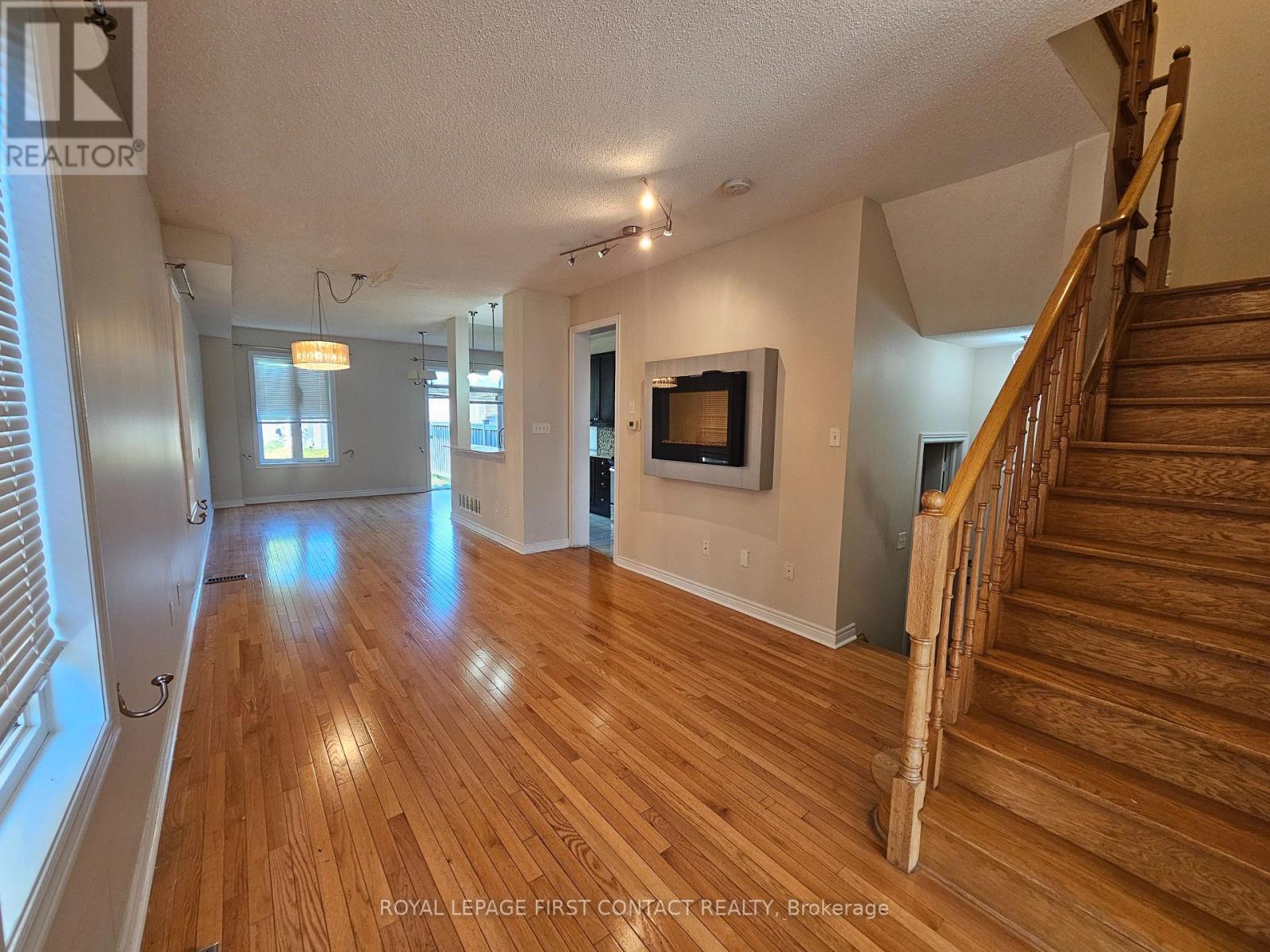 4692 Centretown Way, Mississauga, Ontario  L5R 0C9 - Photo 5 - W12143991