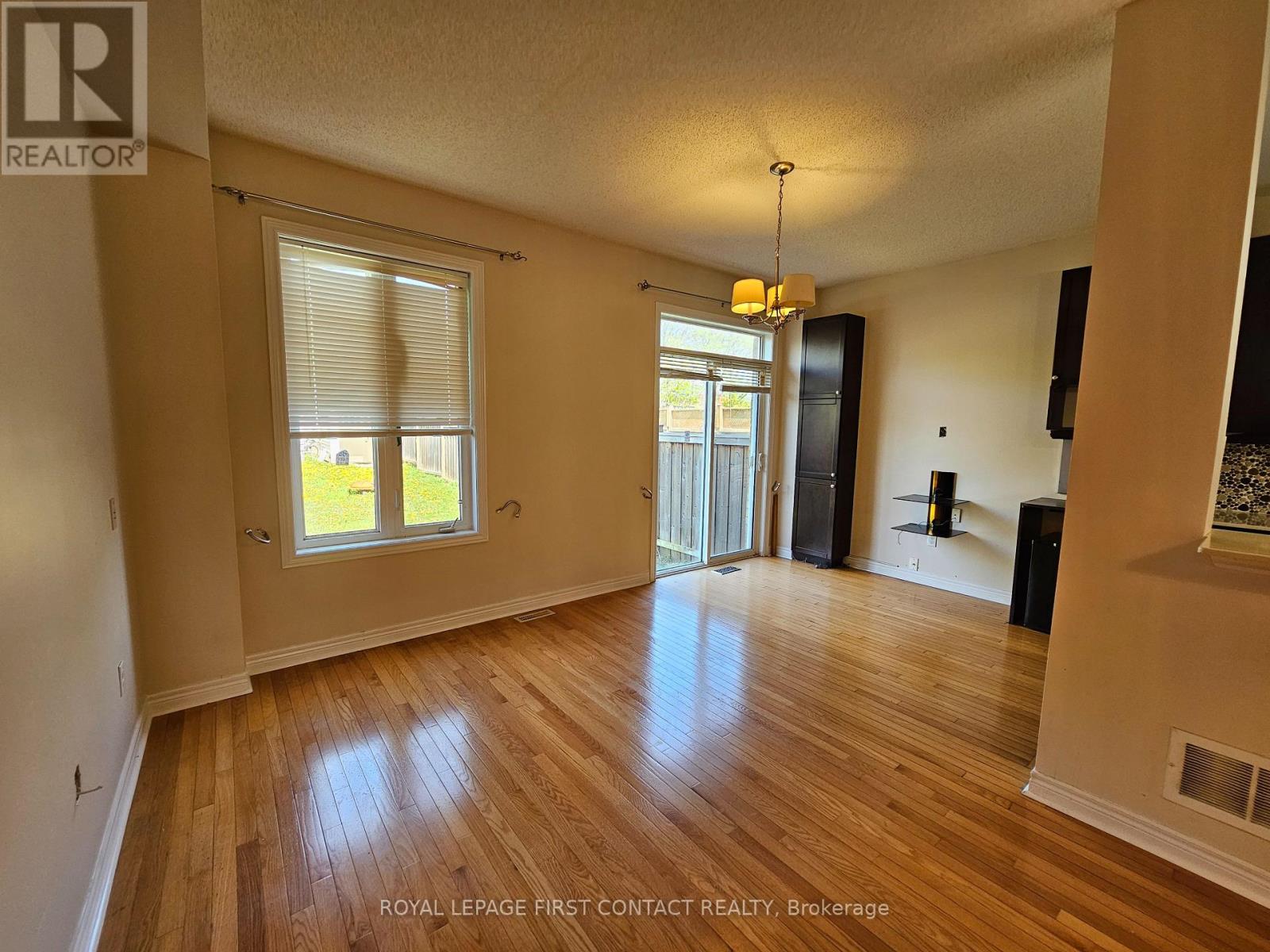 4692 Centretown Way, Mississauga, Ontario  L5R 0C9 - Photo 9 - W12143991