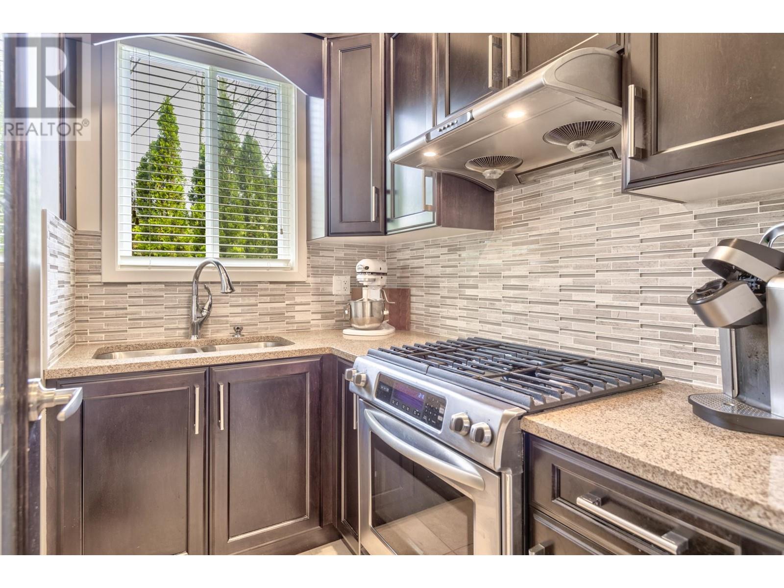 3381 Gislason Avenue, Coquitlam, British Columbia  V3E 0C5 - Photo 10 - R2990003