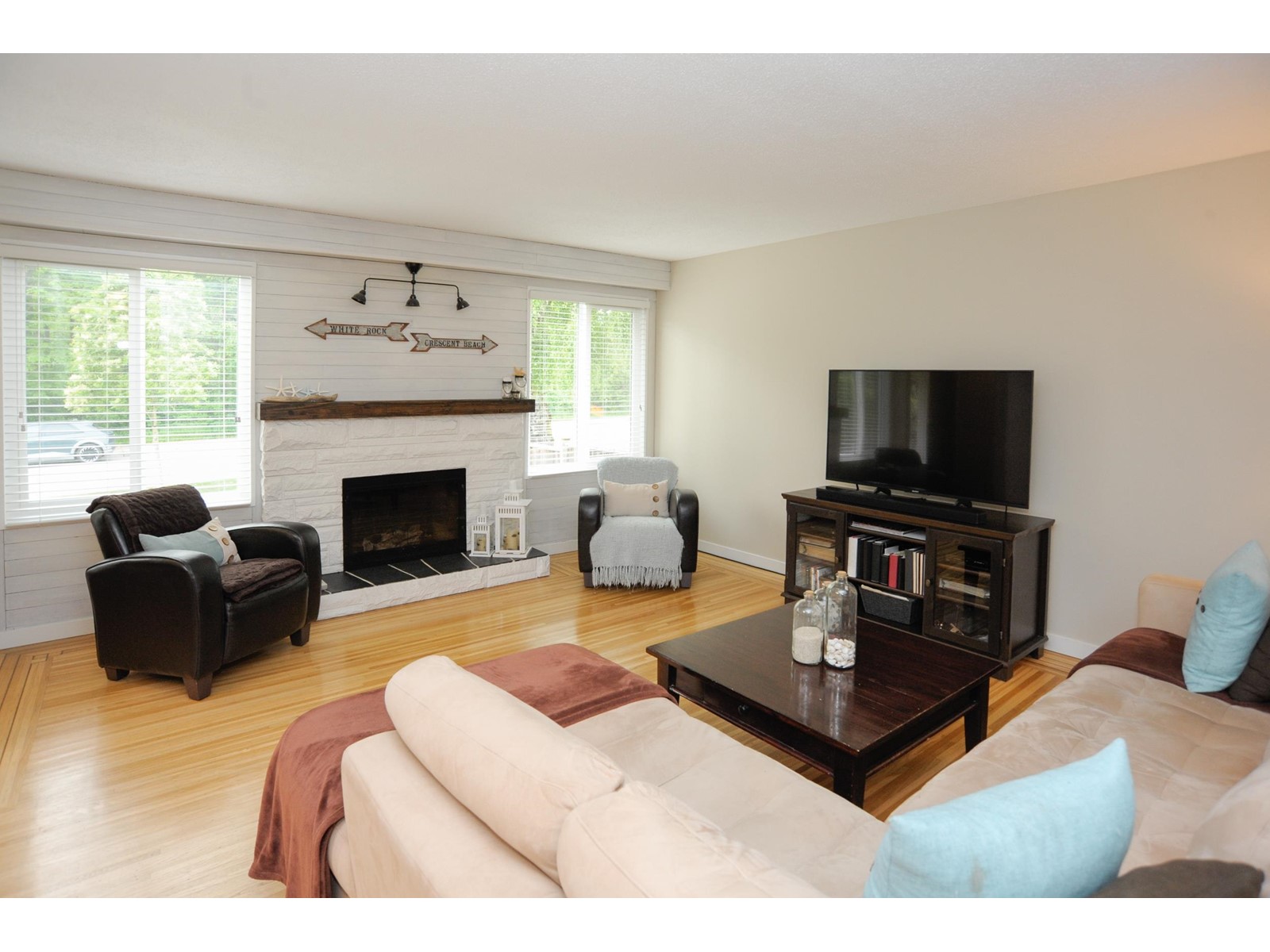 Property at 1388 128 STREET image 2