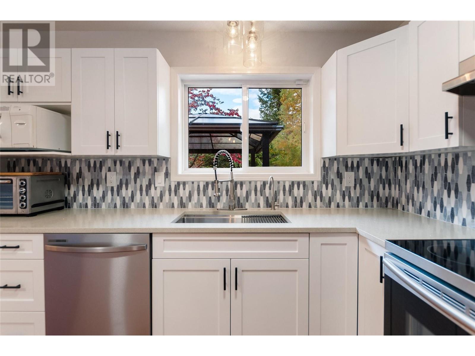 5228 Thomas Place, Okanagan Falls, BC V0H1R4