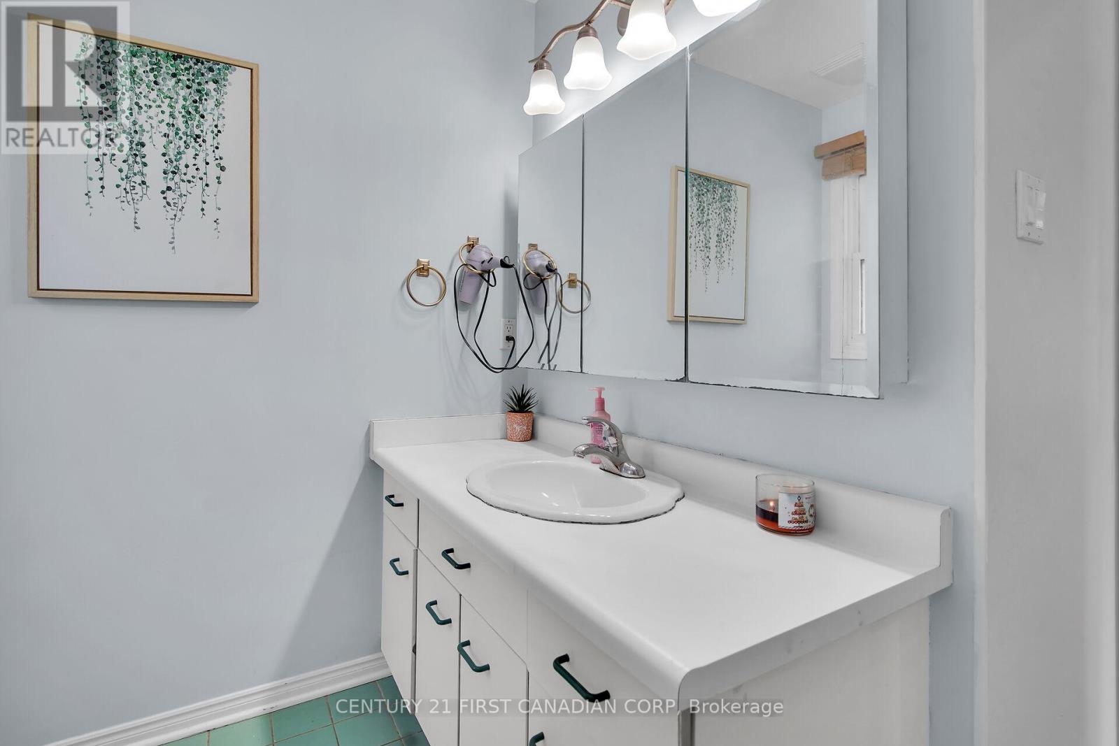 Photo 30 of 50 for 66 Nanette Drive N
