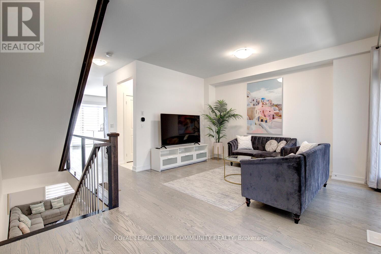 16 Glenngarry Crescent, Vaughan, Ontario  L6A 4Z4 - Photo 4 - N12144042