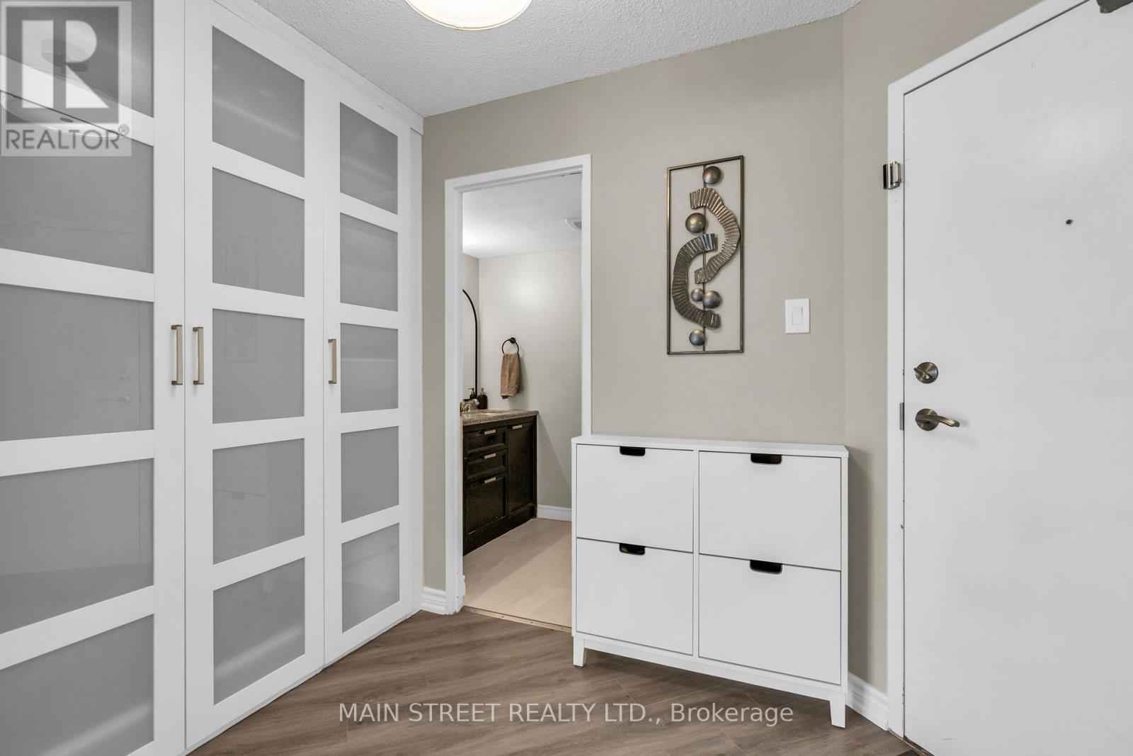 203 - 250 Davis Drive, Newmarket, Ontario  L3Y 7T7 - Photo 4 - N12144220