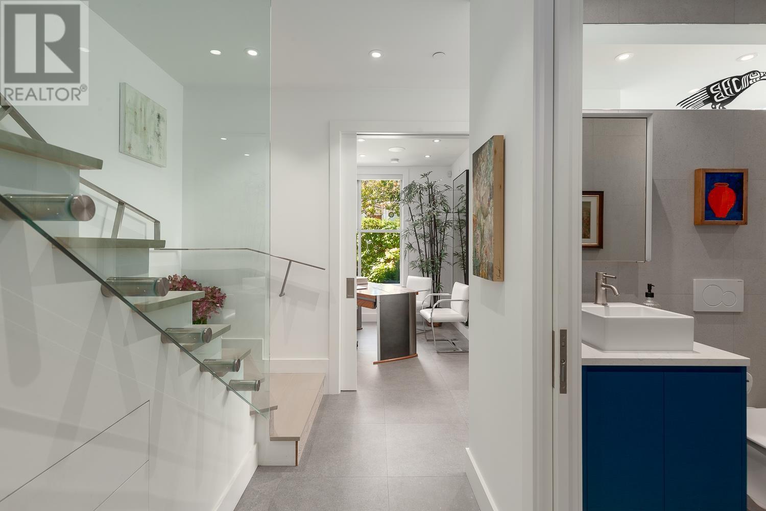 708 Heatley Avenue, Vancouver, British Columbia  V6A 4M1 - Photo 3 - R3002001