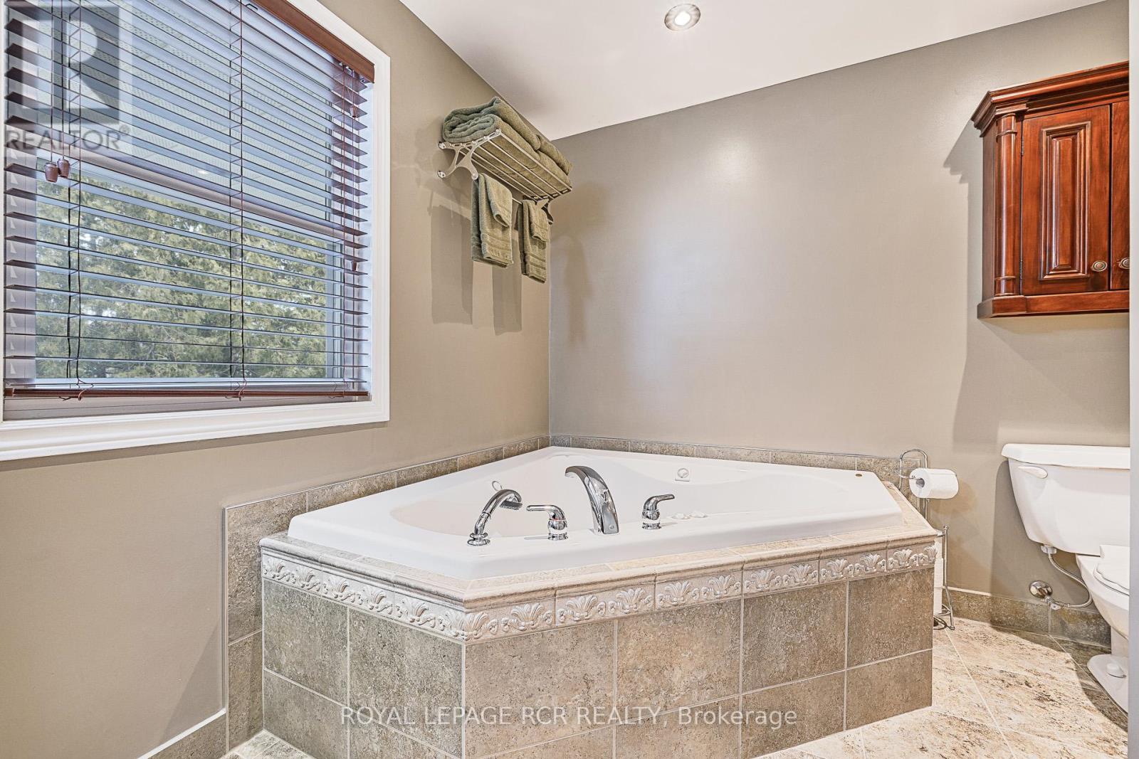 6 Marjorie Drive, Whitchurch-Stouffville, Ontario  L4A 2C8 - Photo 24 - N12072507