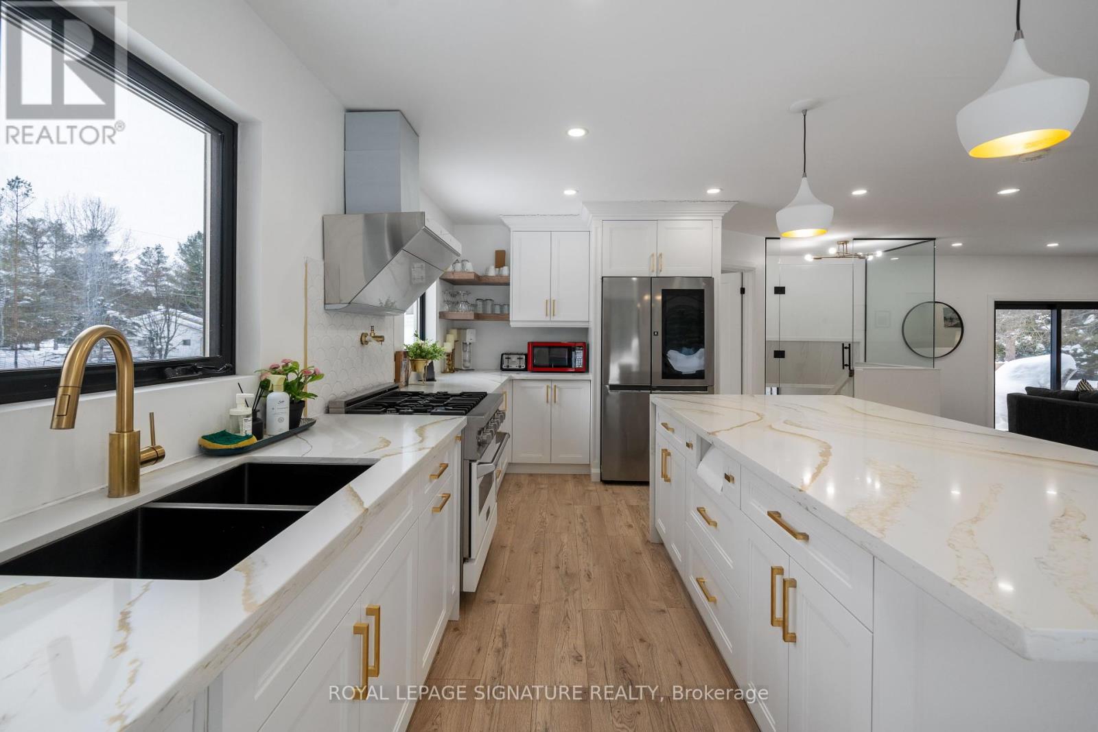 20 Hillview Crescent, Springwater, Ontario  L0L 1X0 - Photo 4 - S12144180