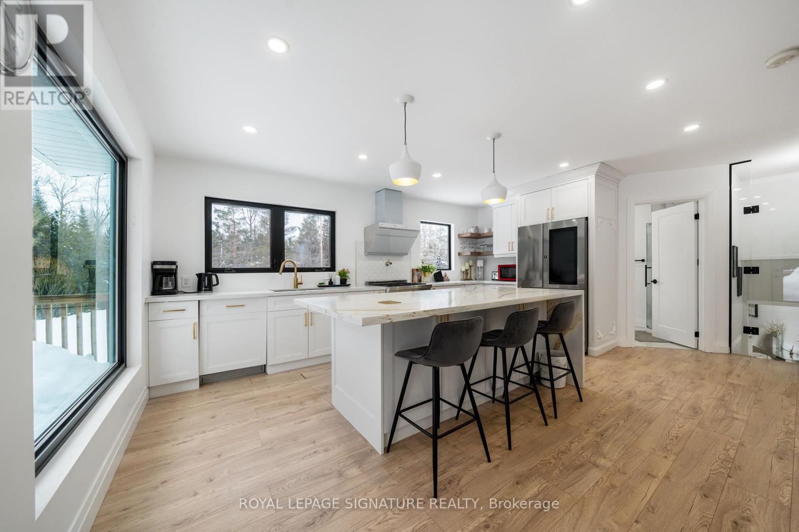 20 Hillview Crescent, Springwater, Ontario  L0L 1X0 - Photo 6 - S12144180