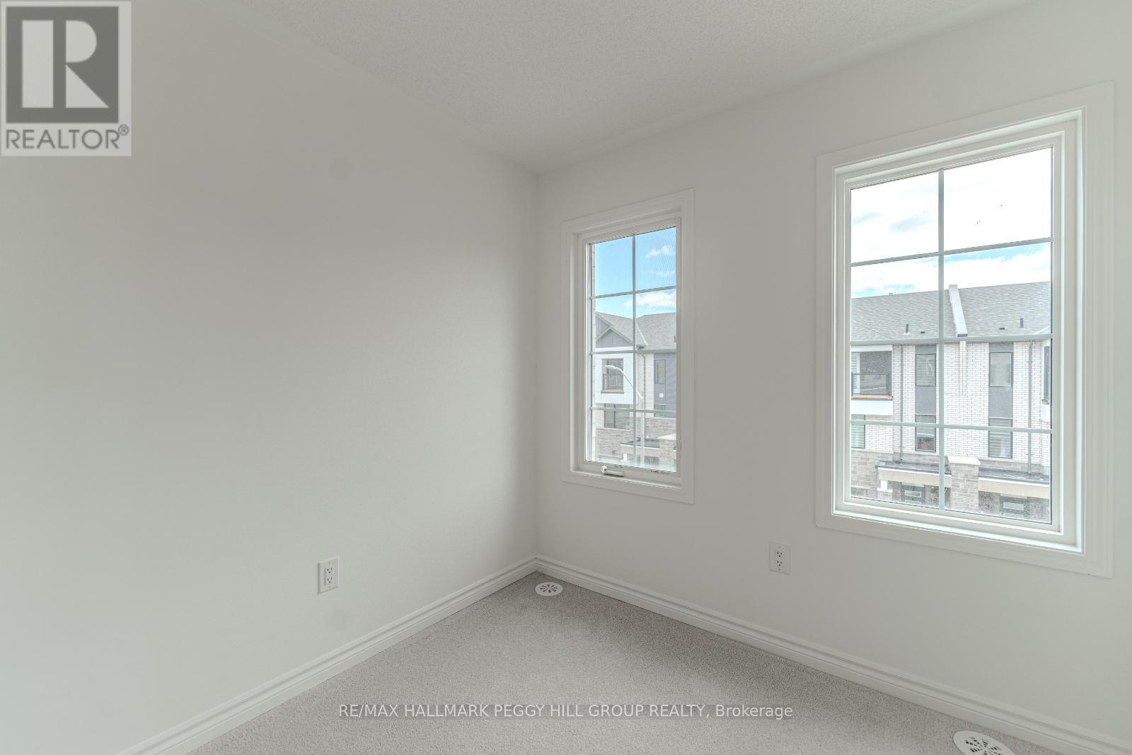 37 Pearen Lane, Barrie, Ontario  L9J 1A3 - Photo 10 - S12144211