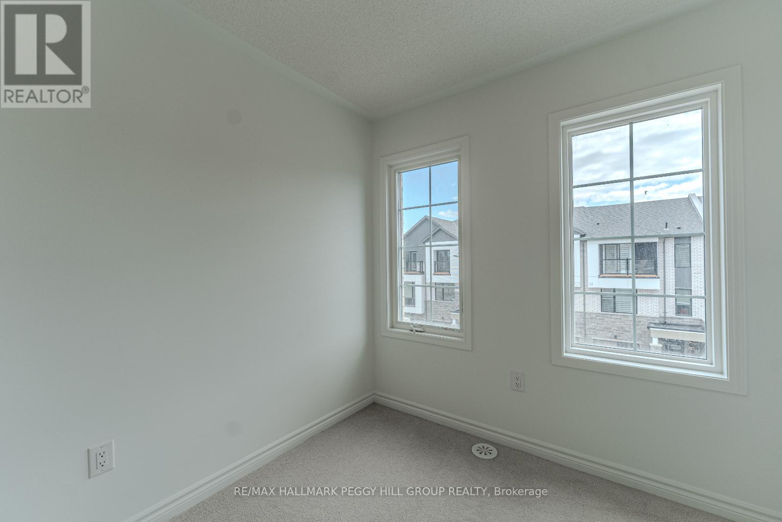 37 Pearen Lane, Barrie, Ontario  L9J 1A3 - Photo 12 - S12144211