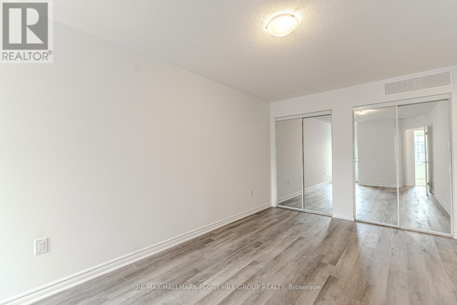 37 Pearen Lane, Barrie, Ontario  L9J 1A3 - Photo 7 - S12144211