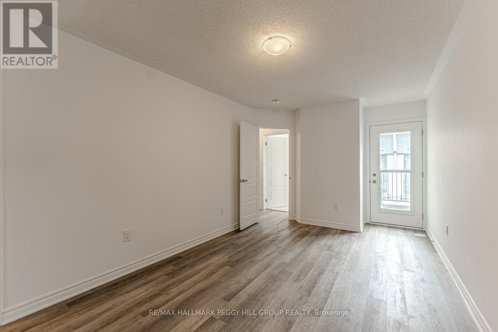 37 Pearen Lane, Barrie, Ontario  L9J 1A3 - Photo 8 - S12144211