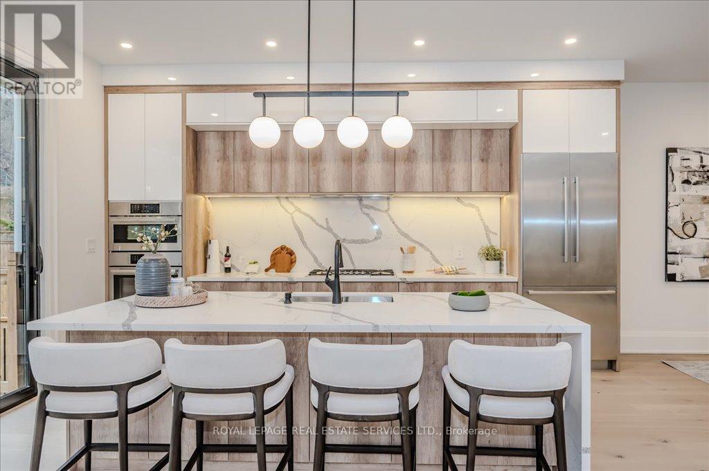 78 South Kingsway, Toronto, Ontario  M6S 3T3 - Photo 10 - W12144094