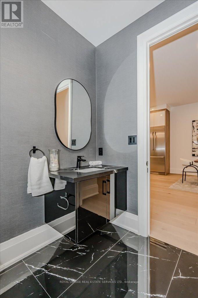 78 South Kingsway, Toronto, Ontario  M6S 3T3 - Photo 16 - W12144094