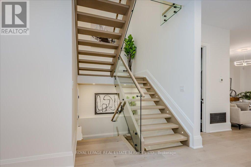 78 South Kingsway, Toronto, Ontario  M6S 3T3 - Photo 17 - W12144094