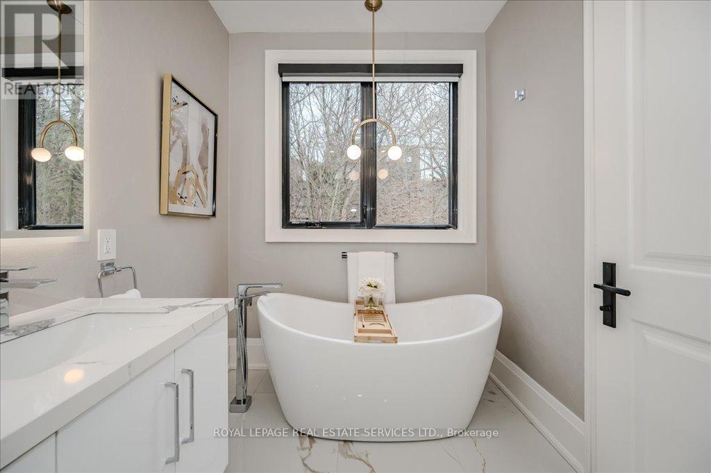 78 South Kingsway, Toronto, Ontario  M6S 3T3 - Photo 26 - W12144094