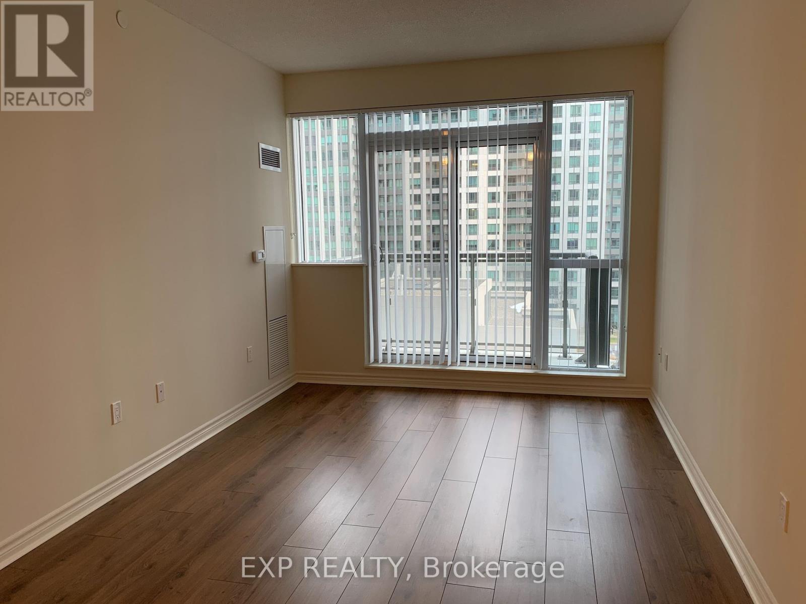 712 - 349 Rathburn Road W, Mississauga, Ontario  L5B 0G9 - Photo 8 - W12144143