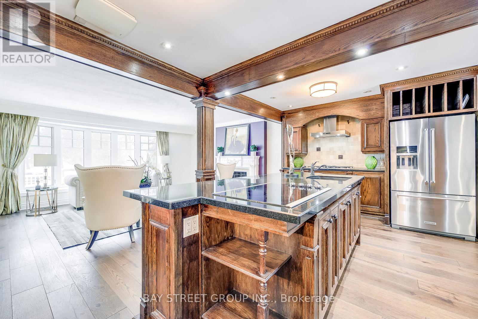 363 Lakeshore Road W, Oakville, Ontario  L6K 1G4 - Photo 11 - W12144173