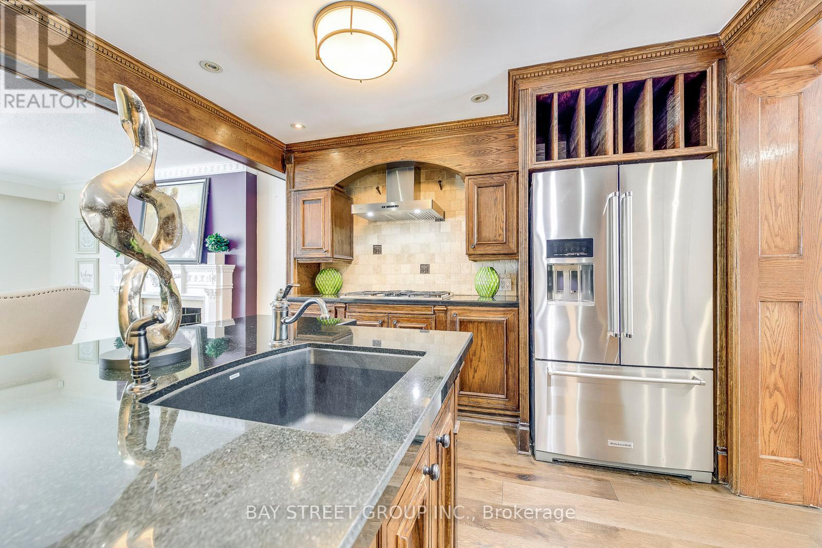 363 Lakeshore Road W, Oakville, Ontario  L6K 1G4 - Photo 14 - W12144173