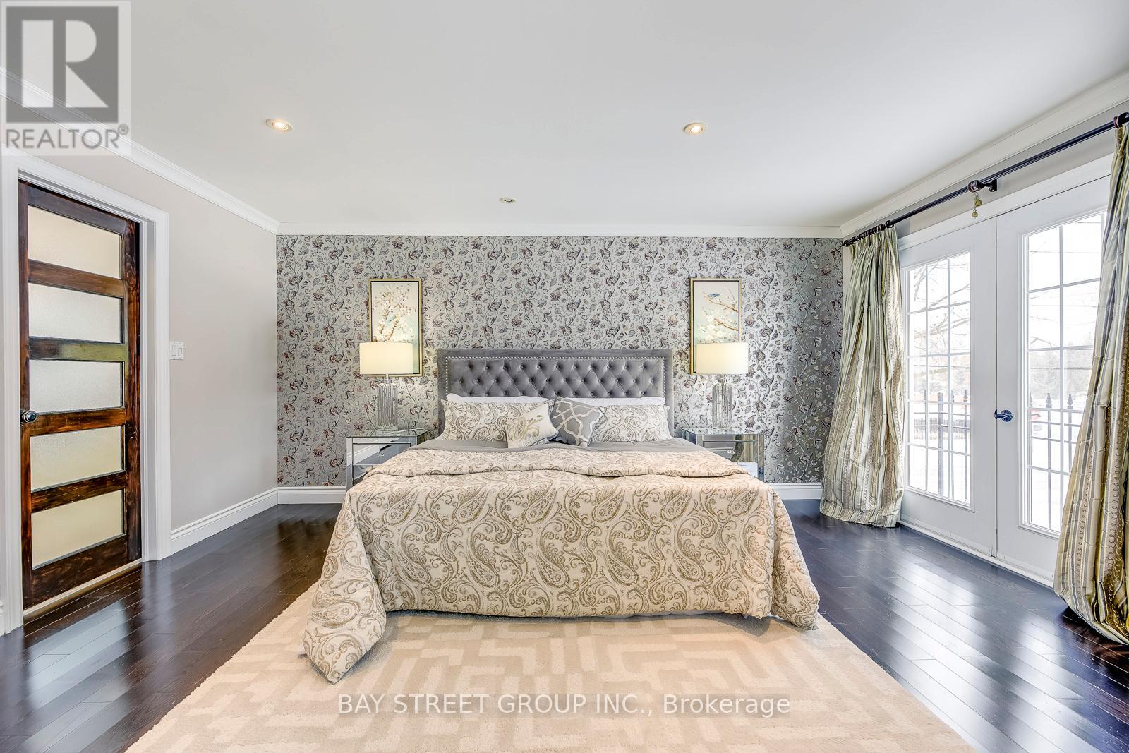 363 Lakeshore Road W, Oakville, Ontario  L6K 1G4 - Photo 24 - W12144173
