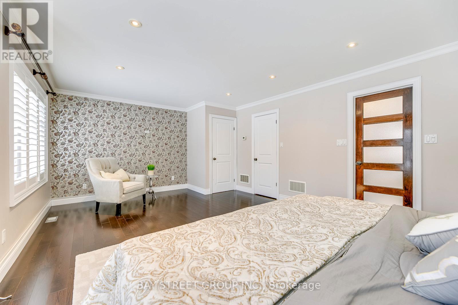 363 Lakeshore Road W, Oakville, Ontario  L6K 1G4 - Photo 25 - W12144173
