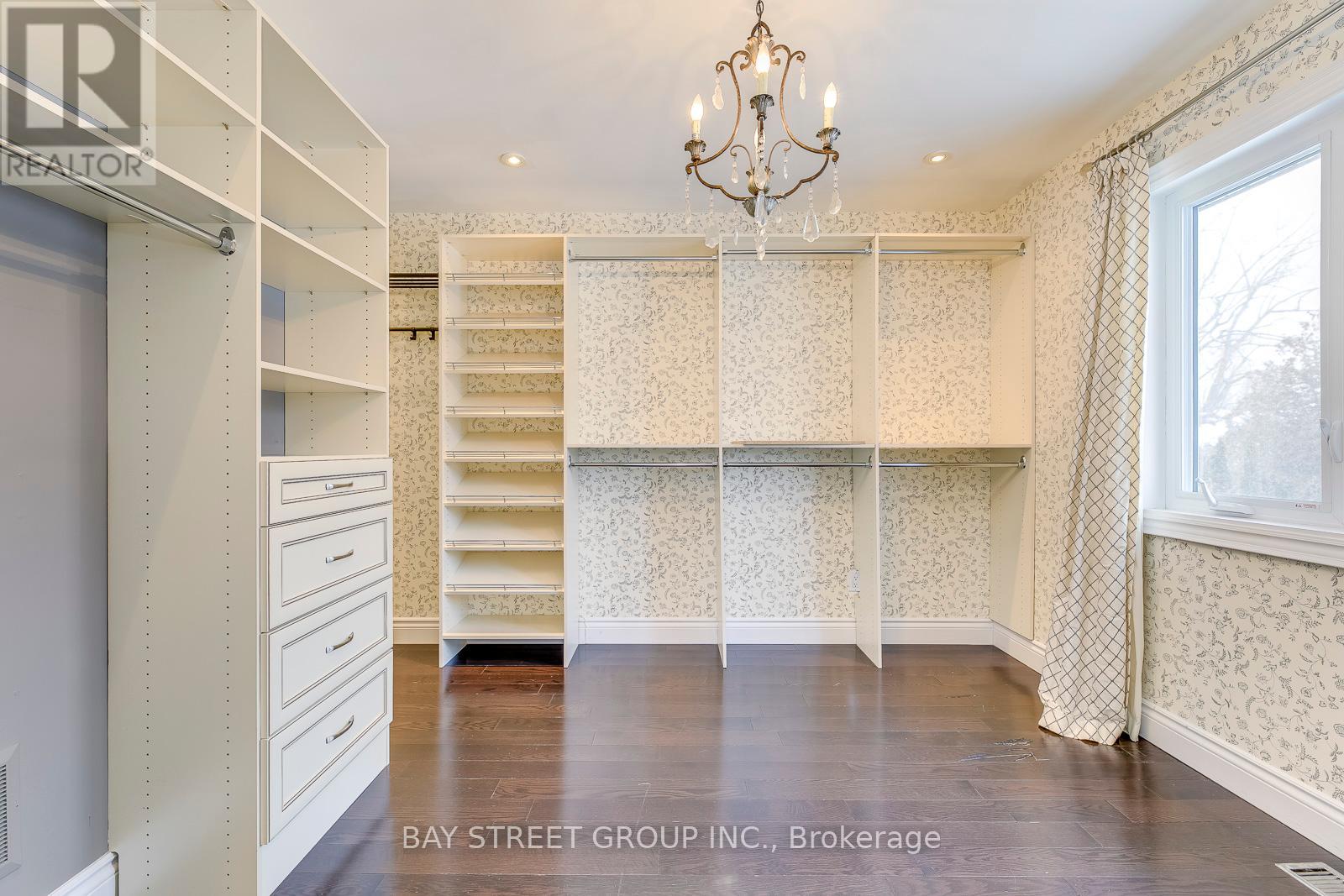 363 Lakeshore Road W, Oakville, Ontario  L6K 1G4 - Photo 29 - W12144173