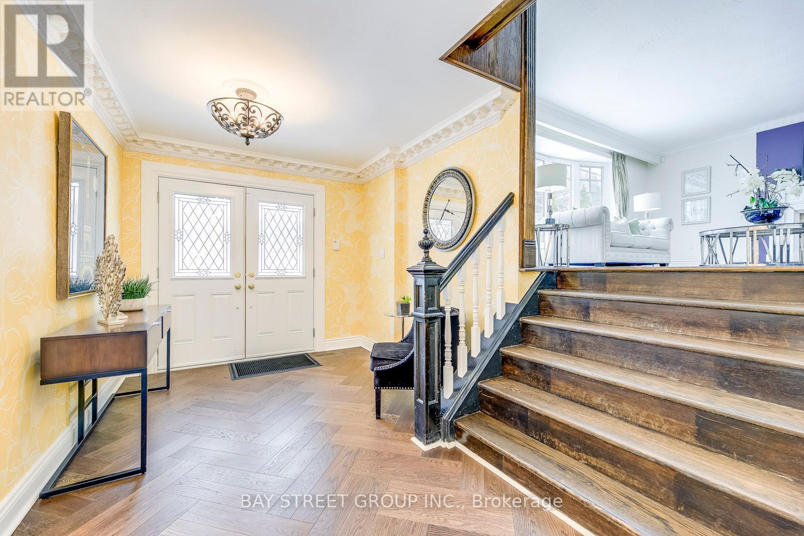 363 Lakeshore Road W, Oakville, Ontario  L6K 1G4 - Photo 3 - W12144173