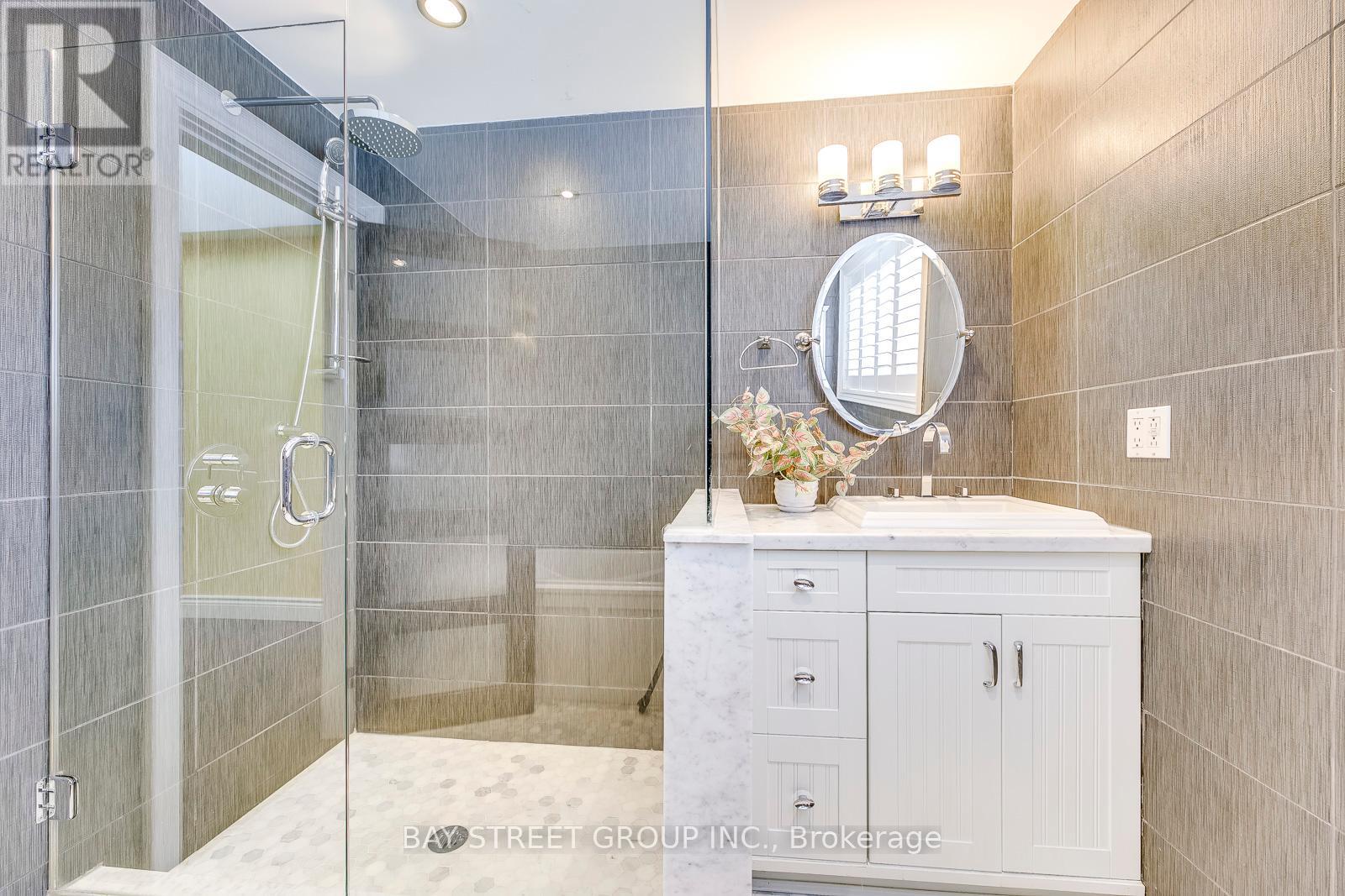 363 Lakeshore Road W, Oakville, Ontario  L6K 1G4 - Photo 38 - W12144173