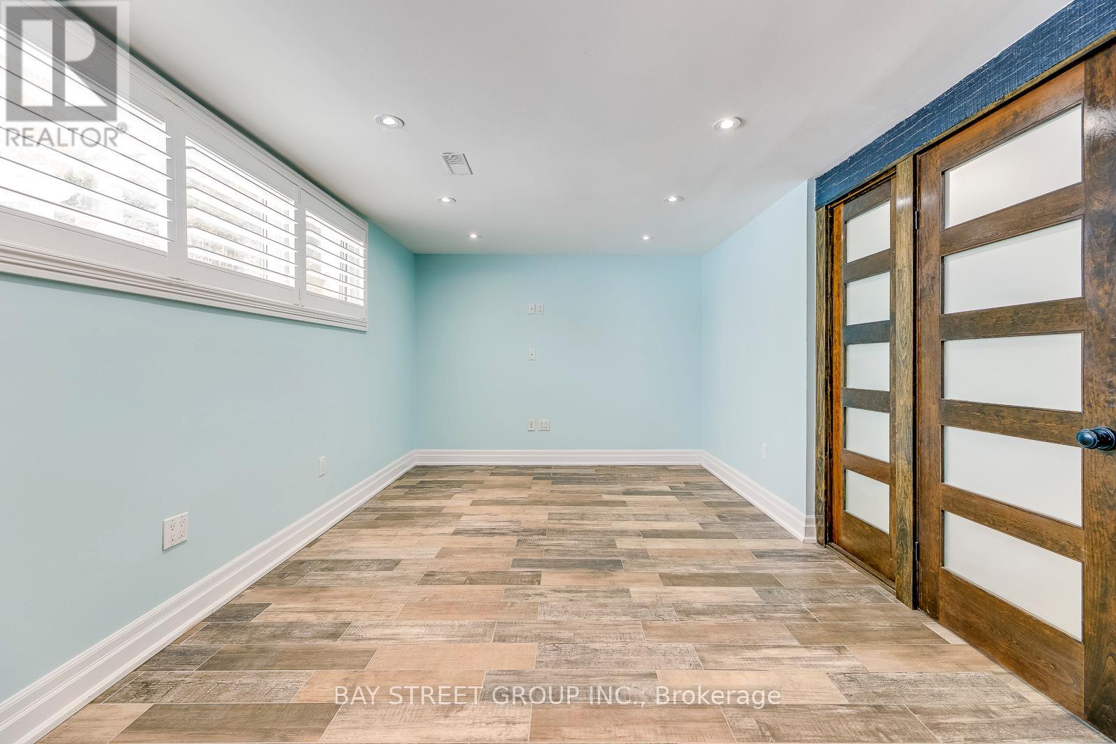 363 Lakeshore Road W, Oakville, Ontario  L6K 1G4 - Photo 39 - W12144173